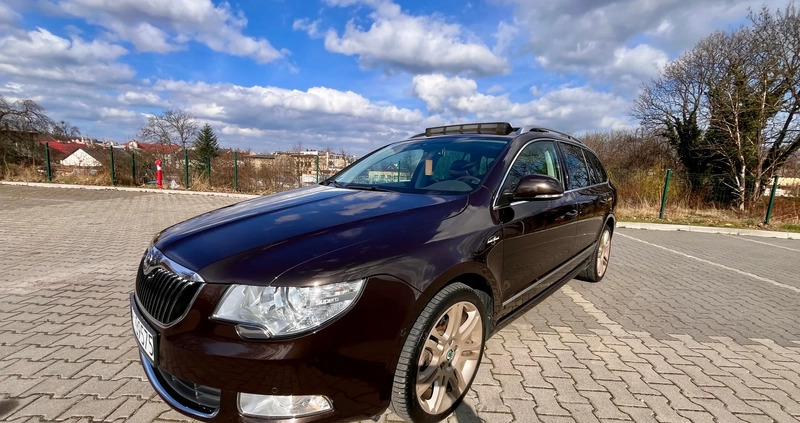 Skoda Superb cena 45000 przebieg: 238000, rok produkcji 2011 z Nowe Miasto nad Pilicą małe 497